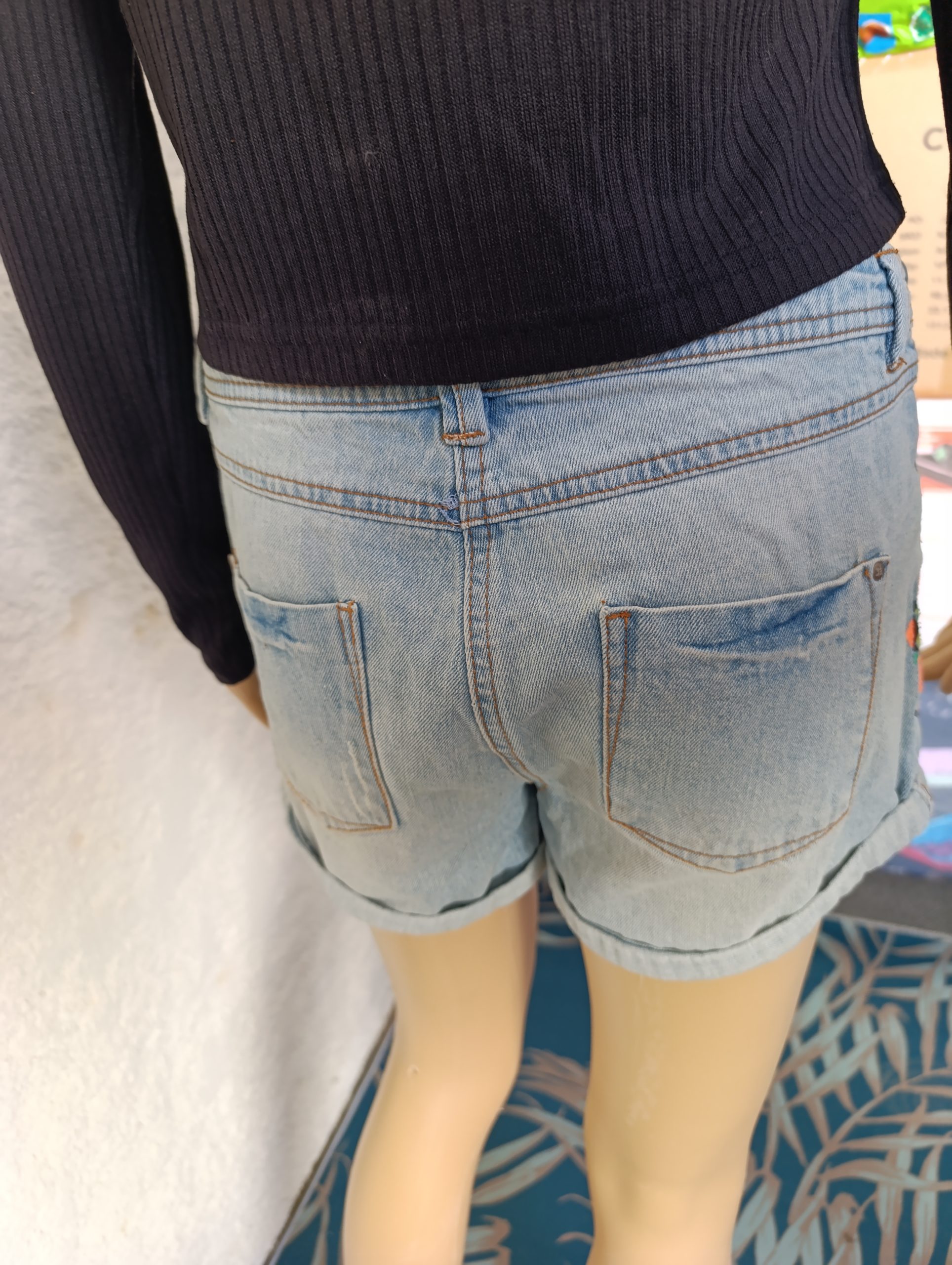 Short en jean- "G-one by gémo" - Détails brodés - Taille M – Image 3