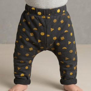 Pantalon Sarouel Bébé - Gris Anthracite & Motifs Géométriques Moutarde porté