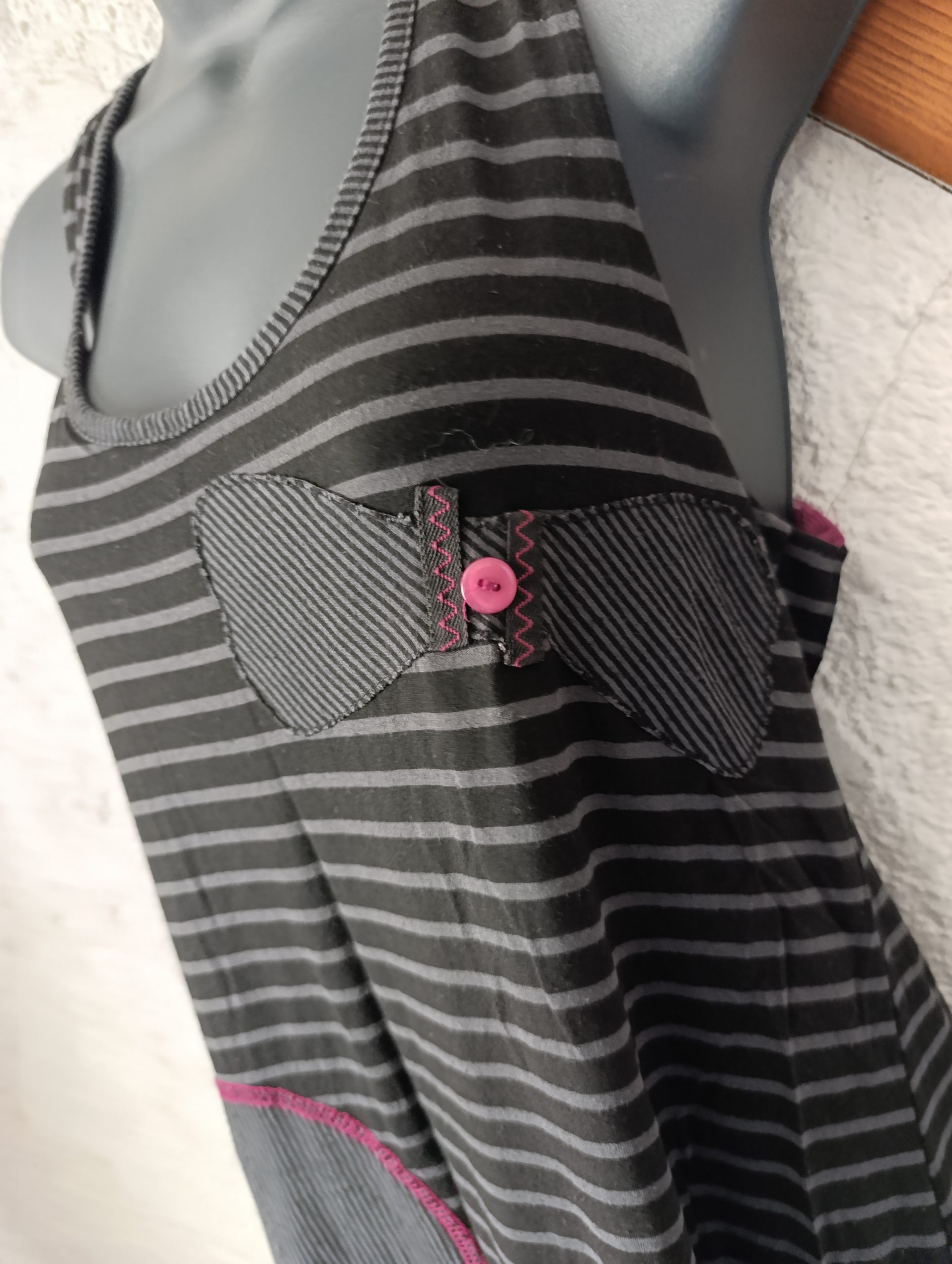 détail Tunique noir et gris doublure prune - "Xanaka" - Taille M