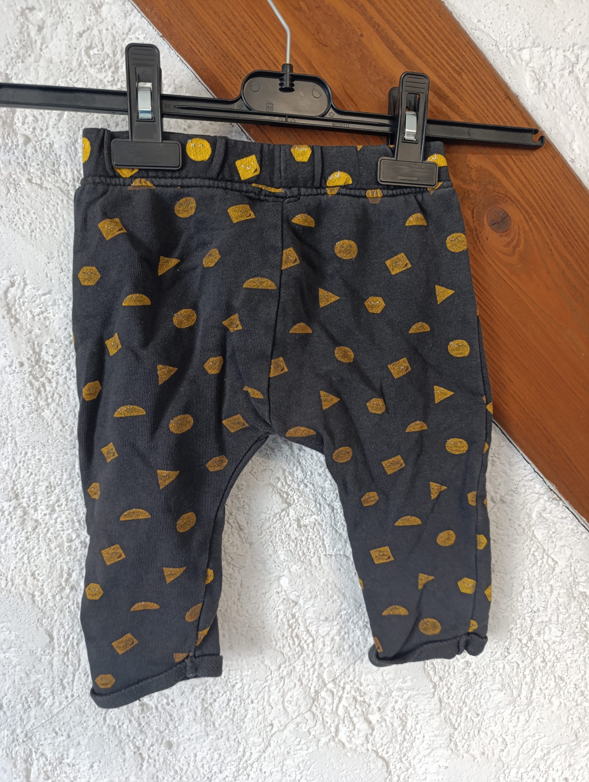 Pantalon Sarouel Bébé - Gris Anthracite & Motifs Géométriques Moutarde arrière