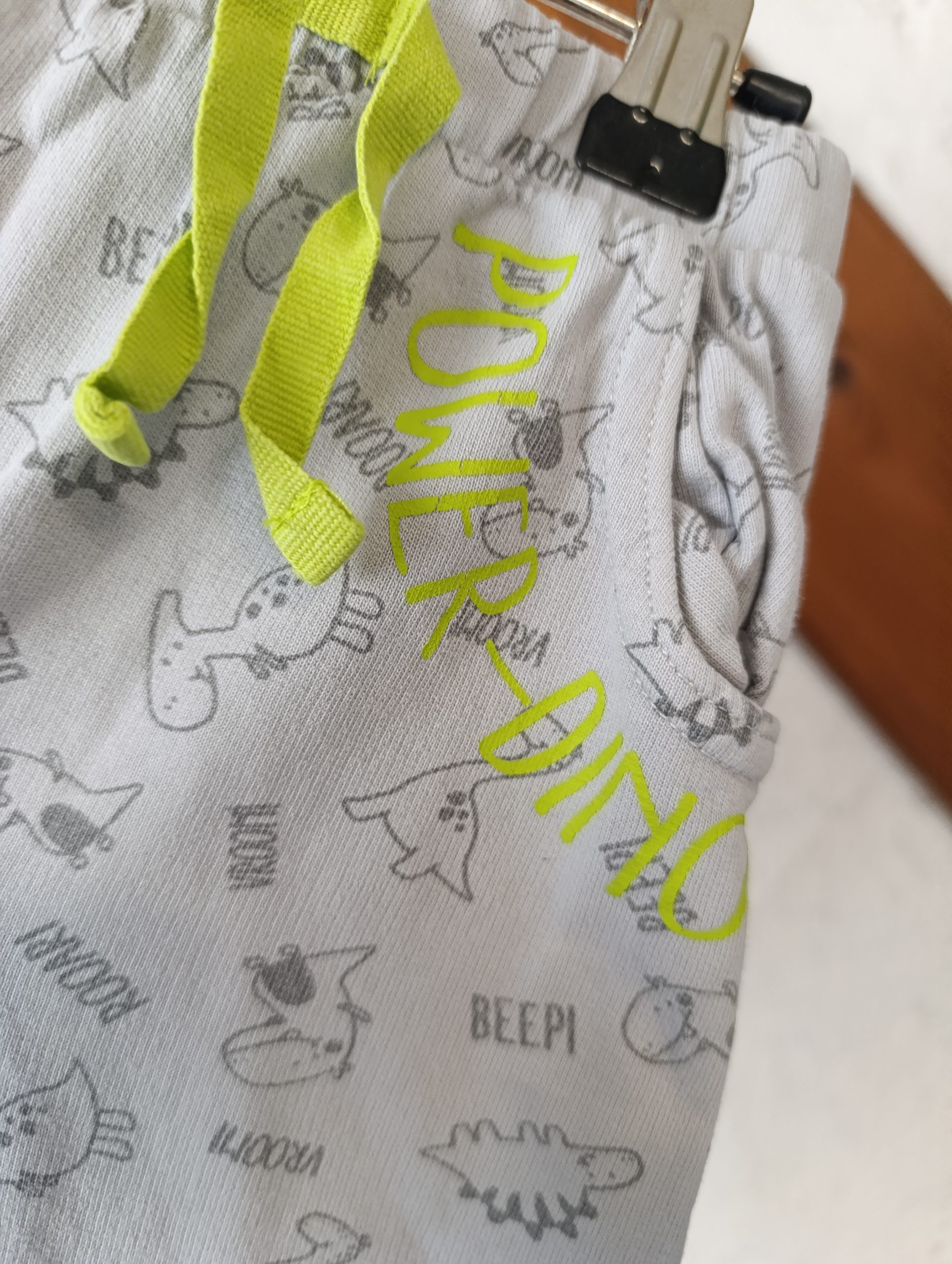 Pantalon gris motif dinosaure - "Ergee" - Taille 86cm détails