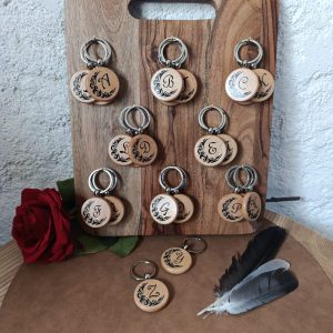 Porte-clé en bois personnalisé - Lune avec initiale global