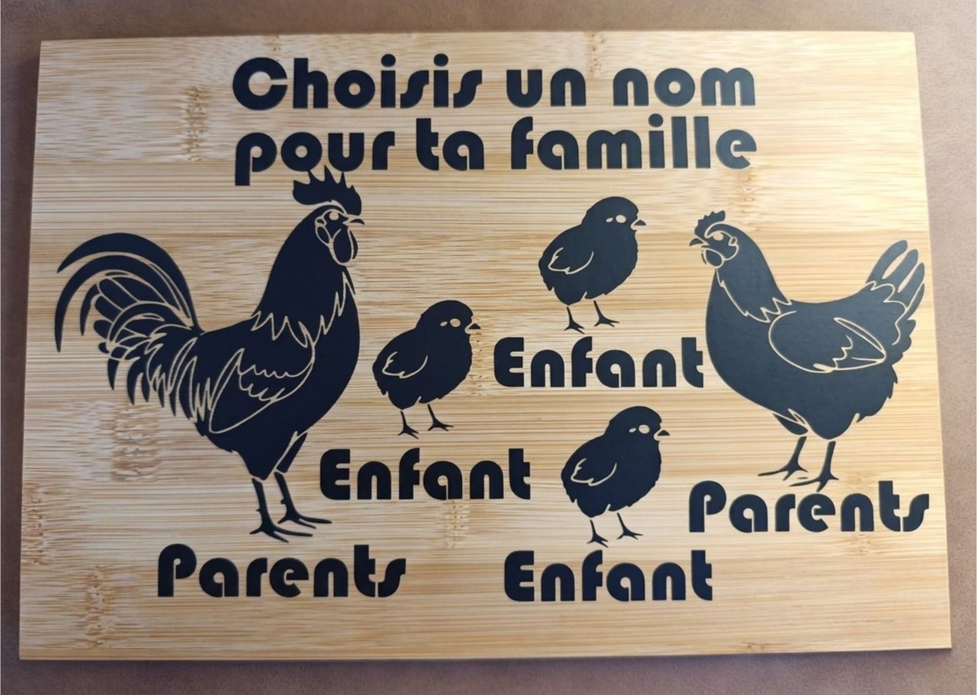 Planche famille personnalisable en bambou poule coq 3 poussin