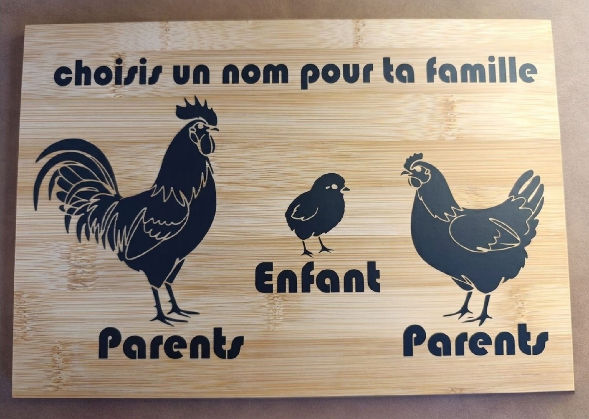 Planche famille personnalisable en bambou poule coq poussin