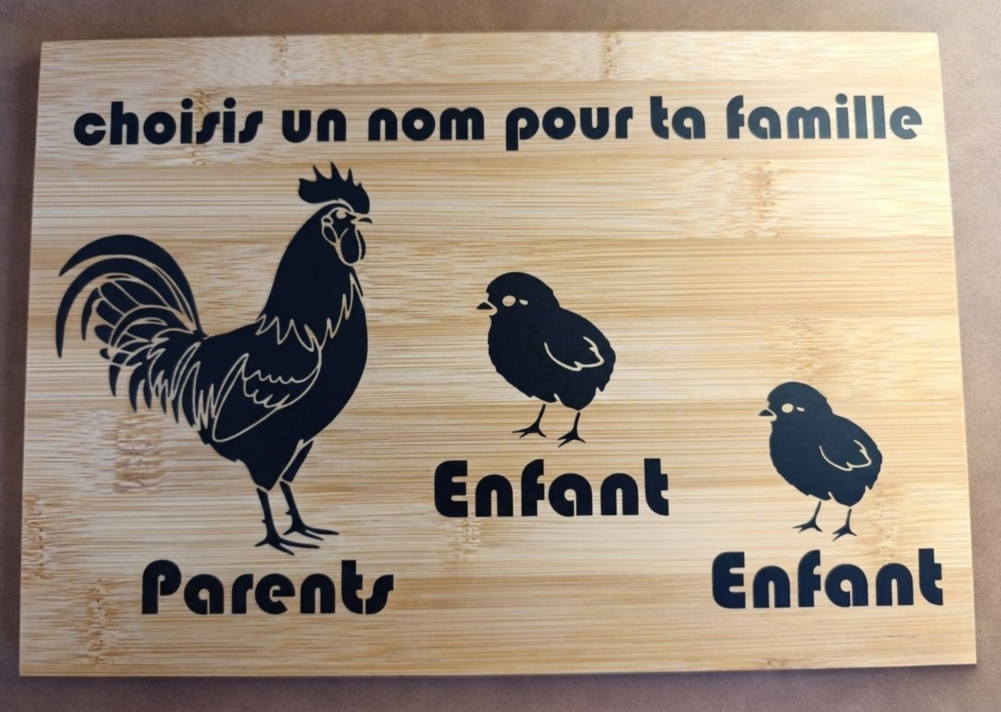 Planche famille personnalisable en bambou coq 2 poussin