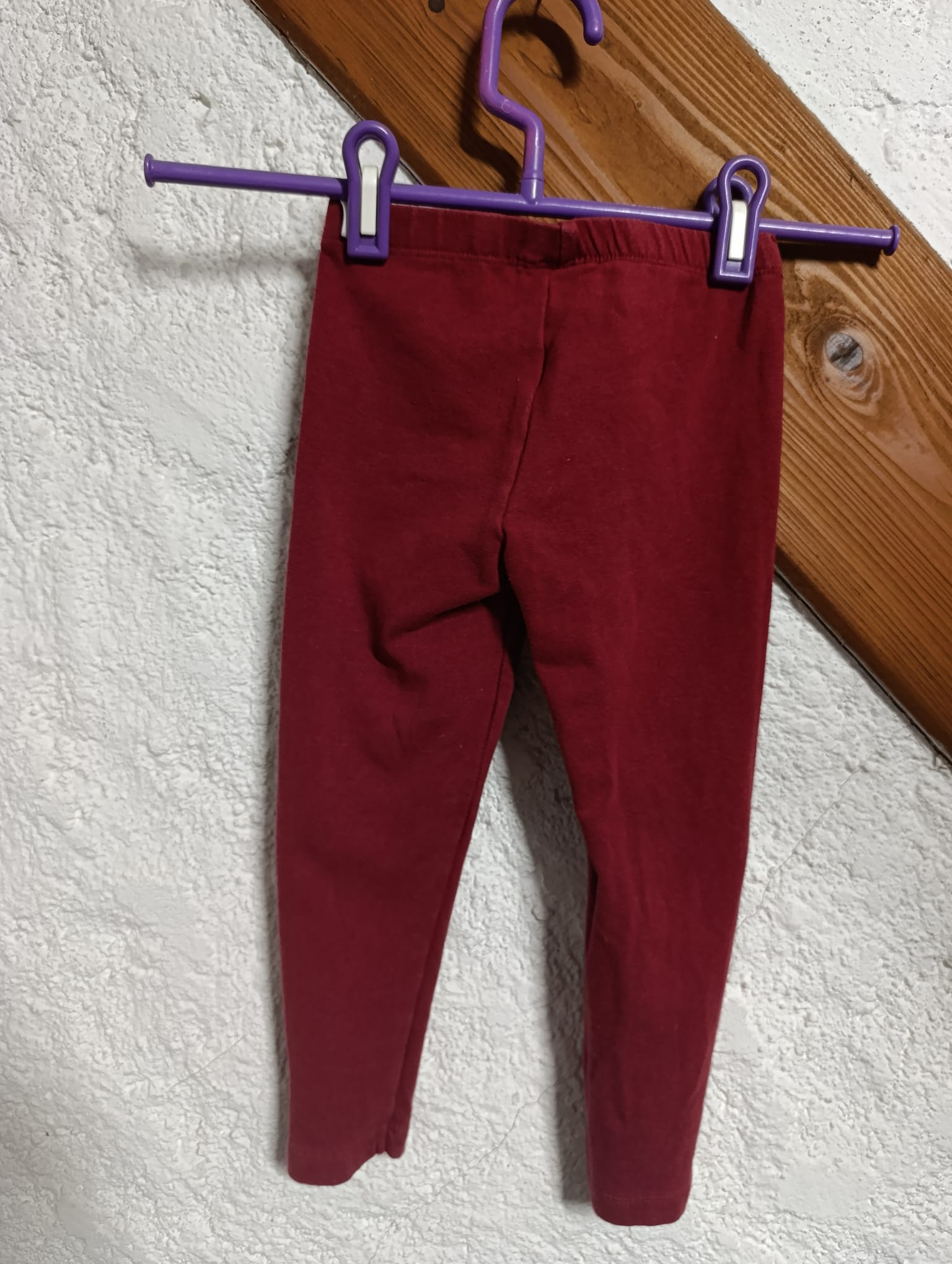 Legging/Pantalon enfant rouge – "C&A" - T4ans de dos