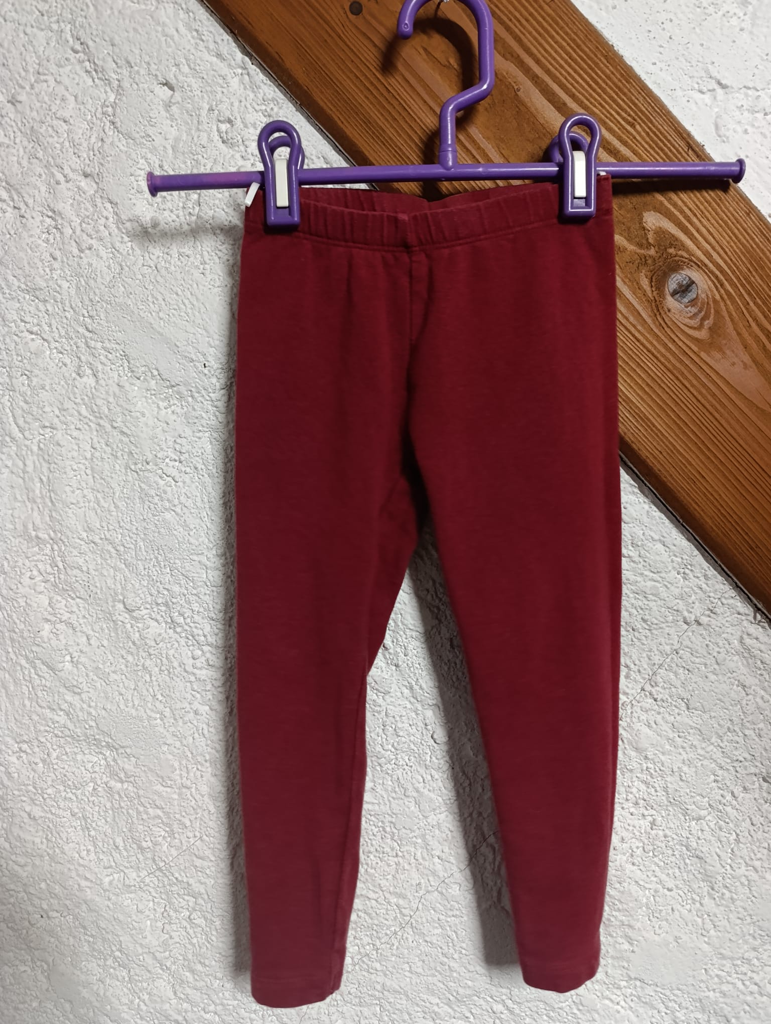 Legging/Pantalon enfant rouge – "C&A" - T4ans de face