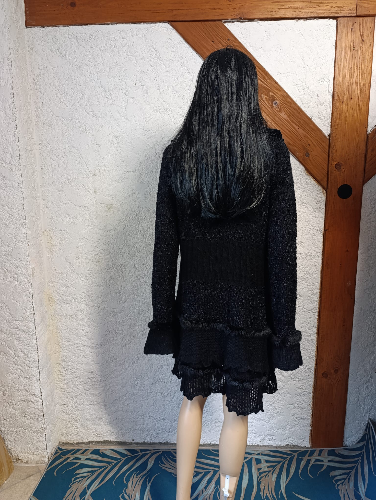Cardigan noir à volants de dos