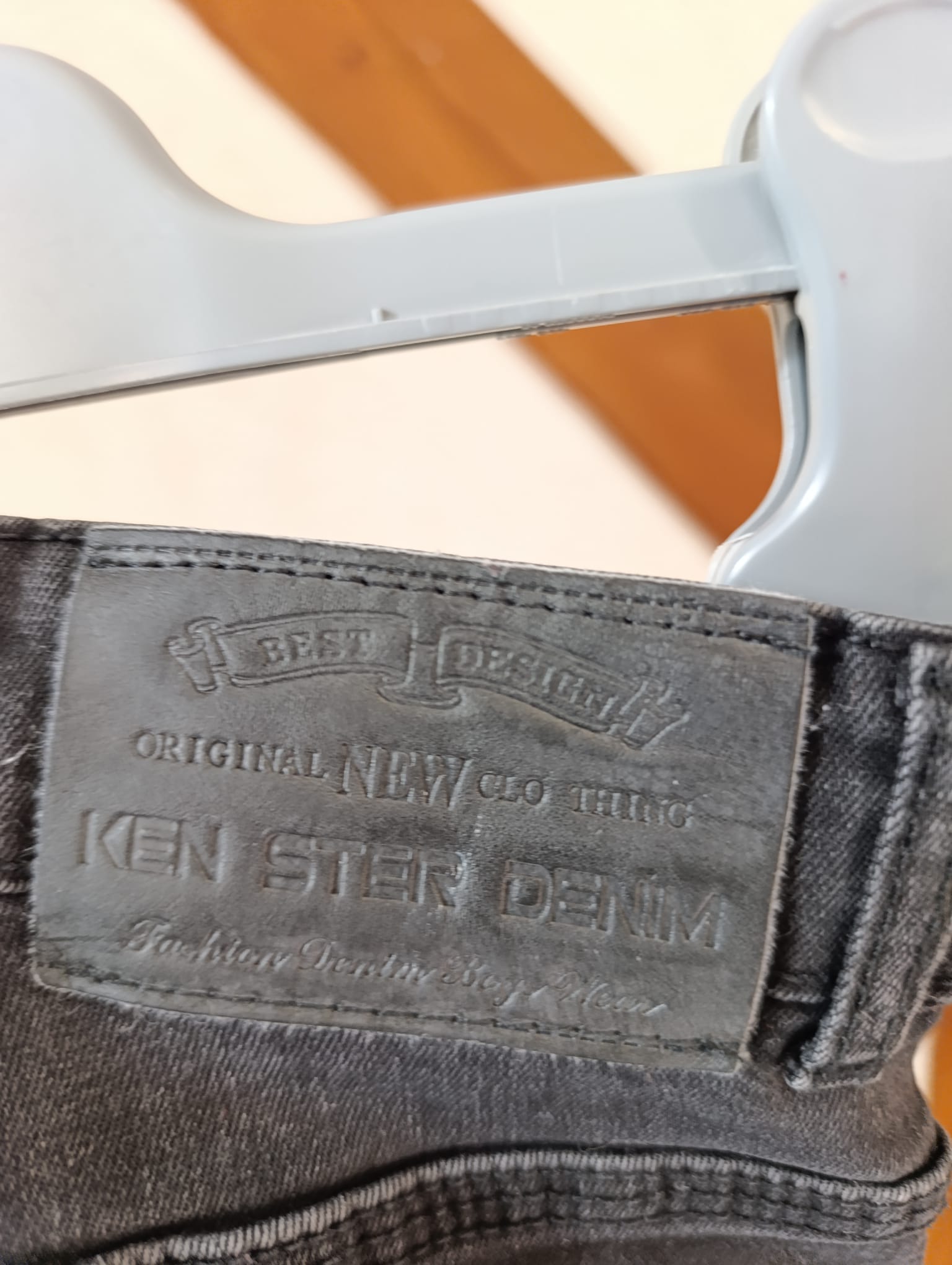 Jean Noir Délavé - "Kenster" - Taille 6 ans patch