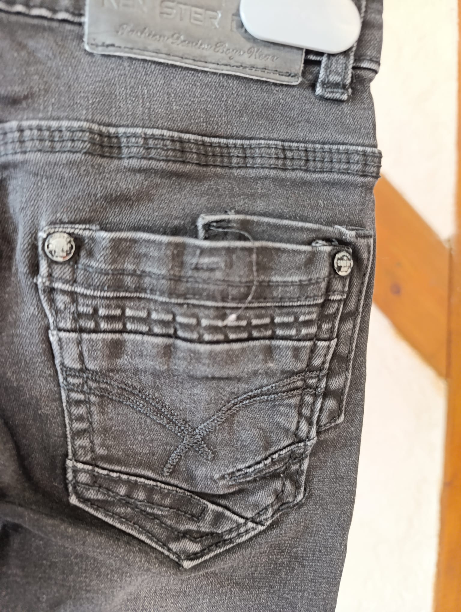 Jean Noir Délavé - "Kenster" - Taille 6 ans poche